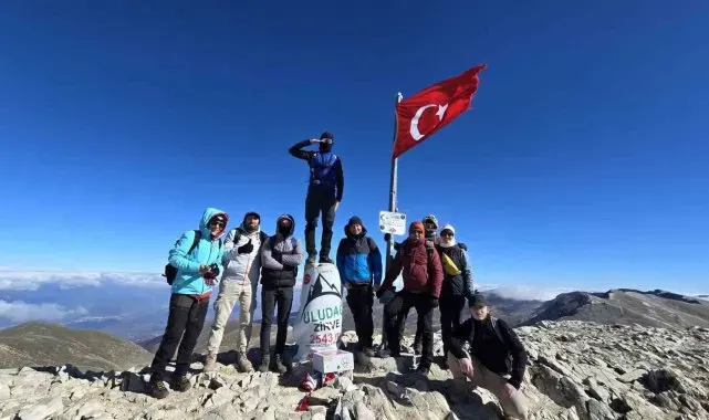 Eskişehir Doğa Aktiviteleri Grubu 10 Kasım vesilesiyle Uludağ'a tırmandı.