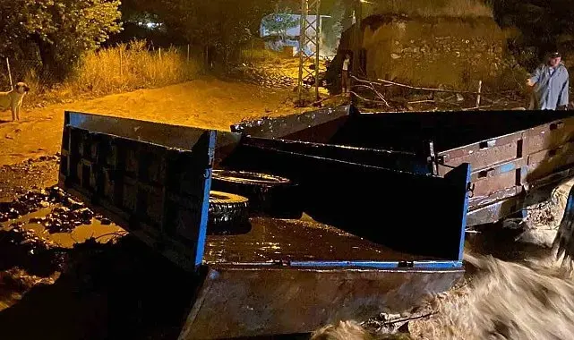 Erzincan'da sağanak yağış Saraycık köyünde taşkına neden oldu