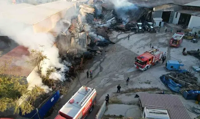 Metal fabrikasında çıkan yangın kısmen kontrol altına alındı