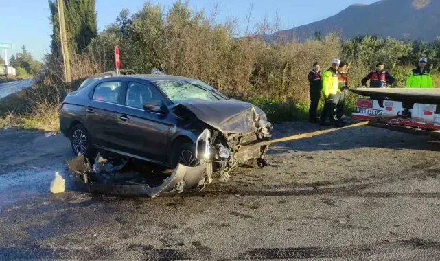 Bursa'da iki otomobil kafa kafaya çarpıştı: 7 yaralı