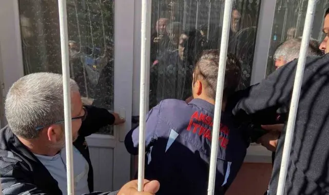 Evinde düşüp yaralanan ve mahsur kalan yaşlı kadını itfaiye kurtarıldı