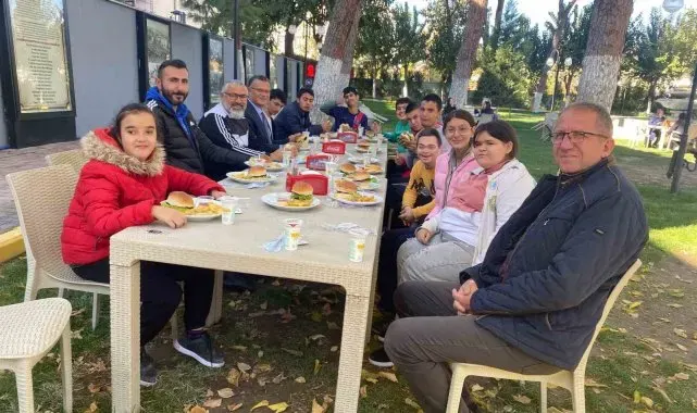 Başkan Öküzcüoğlu özel öğrencilerle buluştu