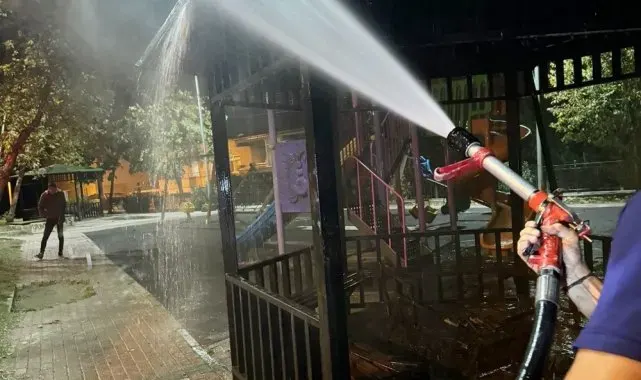 Yalova'da parkta yakılan ateş kamelya yangınına sebep oldu