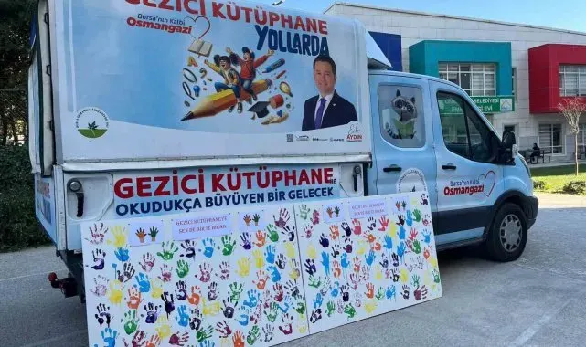 Rengarenk elleriyle Gezici Kütüphaneye iz bıraktılar