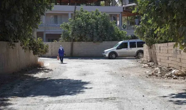 Türkoğlu ilçesinde vatandaşlar bozuk yollardan şikayetçi