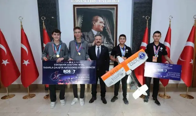 Vali Aksoy, "Uluslararası MEB Robot Yarışması" dünya birincilerini makamında misafir etti