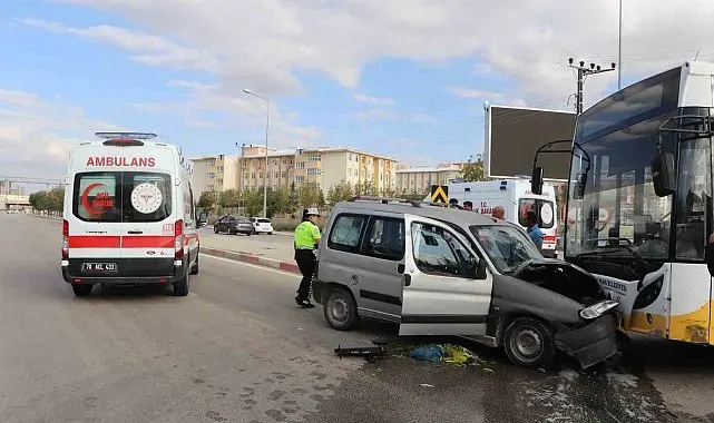 Karaman'da halk otobüsü ile ticari araç kafa kafaya çarpıştı: 5 yaralı