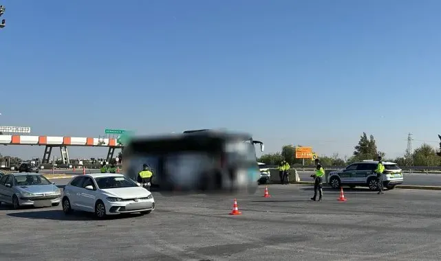 Düzensiz göçmenler Otoyol Jandarması'ndan kaçamadı