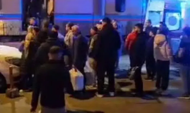 Sultangazi'de motosiklet tramvay altında kaldı, raylarda sıkışan sürücü güçlükle kurtarıldı