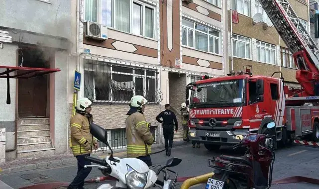 Fatih'te bir apartmanda yangın çıktı: 5 kişi mahsur kaldı
