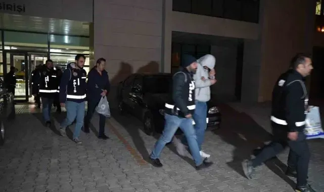 Rüşvetle sağlık raporu düzenleyen şebeke çökertildi: 2'si doktor 8 kişi tutuklandı