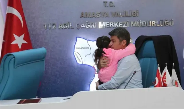 Küçük kız toplantıda Vali Bakan'a sarıldı: "İnsanı yaşat ki devlet yaşasın"