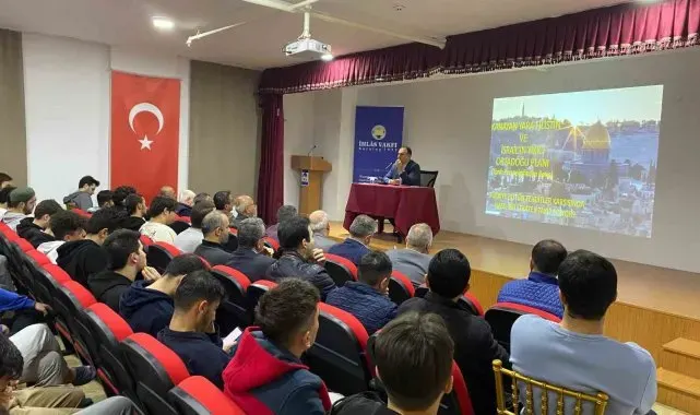 Prof. Dr. Şeker üniversite öğrencileri ile buluştu