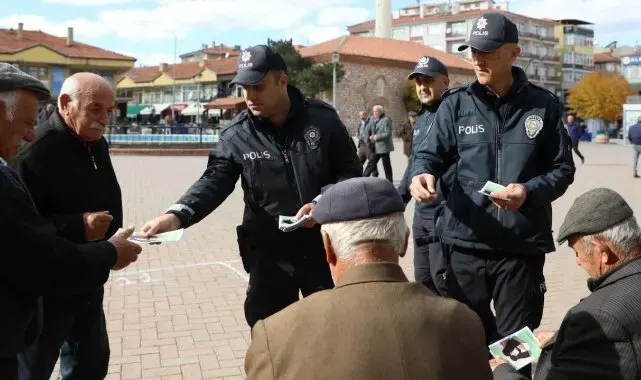 Polis, aileleri ve gençleri madde bağımlılığıyla ilgili bilgilendirdi