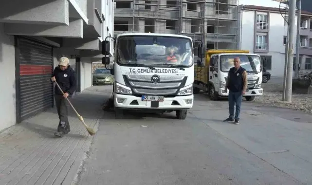 Gemlik'te boş arsalar temizleniyor