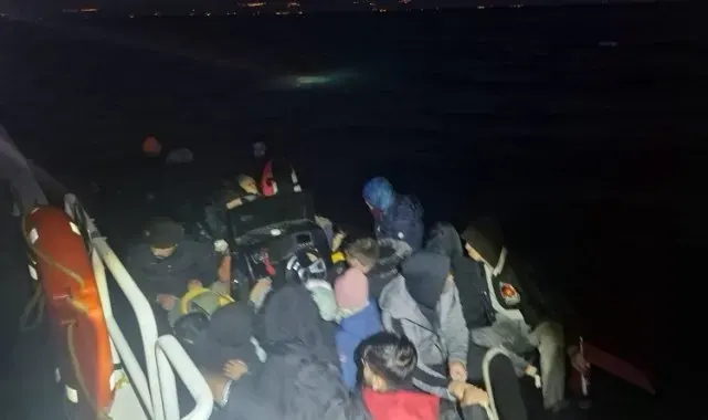 Ayvalık'ta 12'si çocuk 27 düzensiz göçmen yakalandı