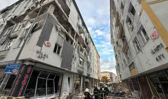 Çorum Valiliği'nden patlamaya ilişkin açıklama, "Patlamanın yaşandığı bölgede 2 apartman hariç tüm ev ve iş yerlerine girebilir"