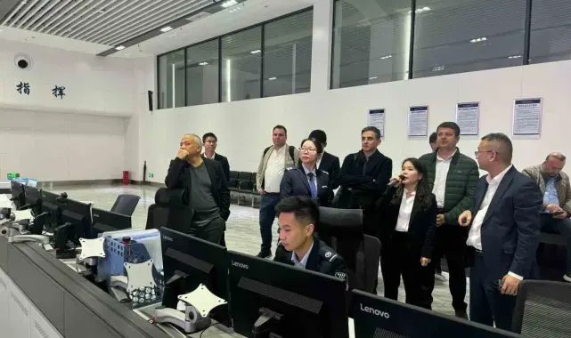 Başkan Tutdere Çin'de yeni nesil otonom toplu taşıma araçların inceledi