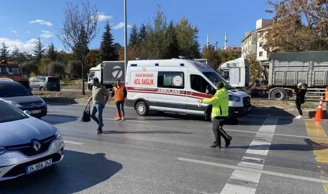 Karşıdan karşıya geçmeye çalışan yaya otomobil çarptı