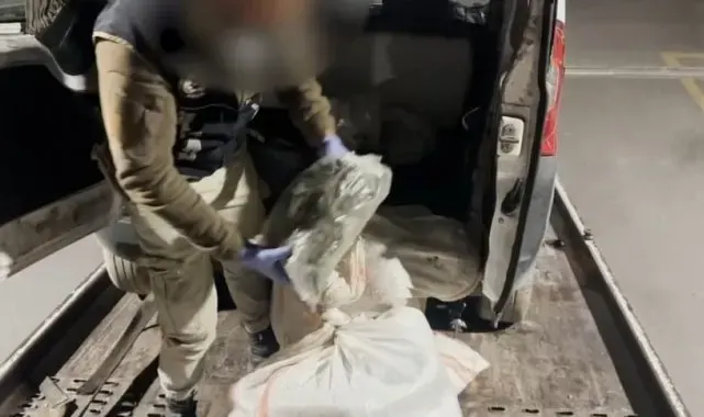 Batman'da 'dur' ihtarına uymayarak polisten kaçan kamyonette yüklü miktarda uyuşturucu yakalandı