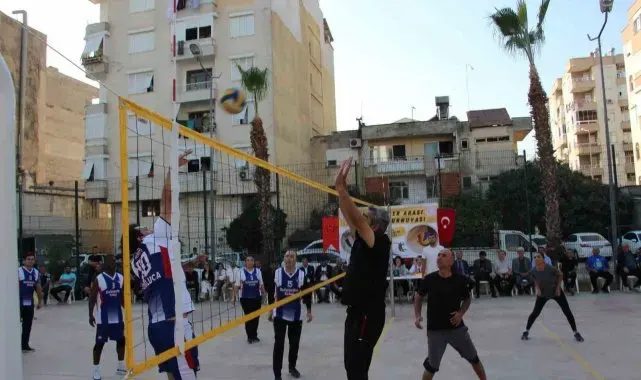 Kumluca'da öğretmenler arası voleybol turnuvası düzenlendi