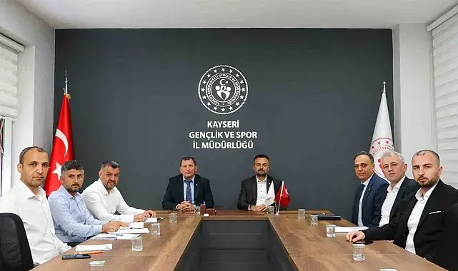 Kayseri'de Yamaç Paraşütü İstişare Toplantısı yapıldı