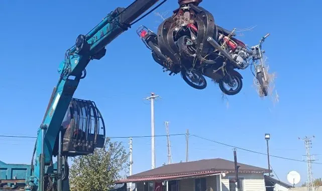 Yediemin otoparkında bekletilen yüzlerce motosiklet geri dönüşüme gönderildi
