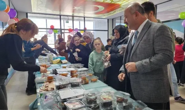 Çinikent Özel Eğitim Ortaokulunda hayır çarşısı