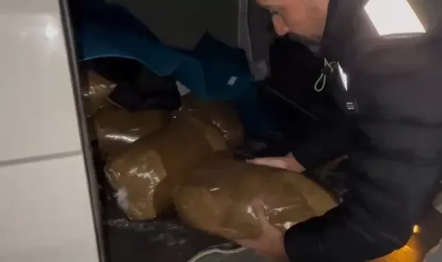 Samsun'da polisin arama yaptığı araçta 475 kilogram kaçak tütün ele geçirildi