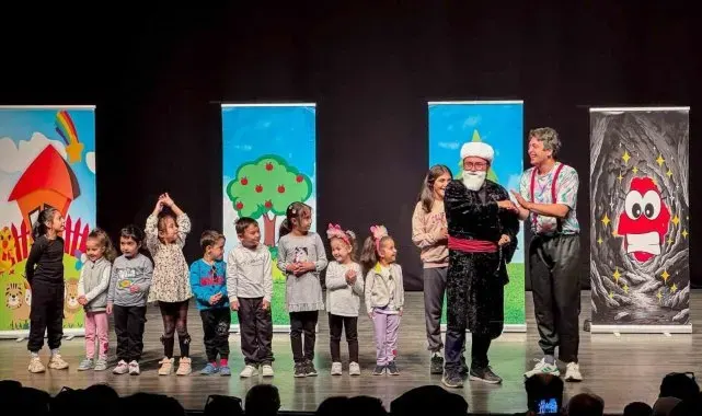Başkan Yetişkin, Efeler'in çocuklarını tiyatroyla buluşturdu