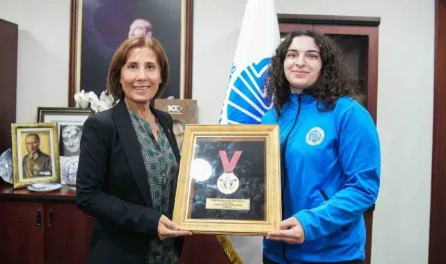 Adanalı sporcu Avrupa'dan halterde 3 altın madalya ile döndü