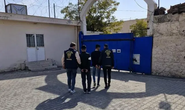 Mardin'de araçlarda hırsızlık yapan 3 zanlı tutuklandı