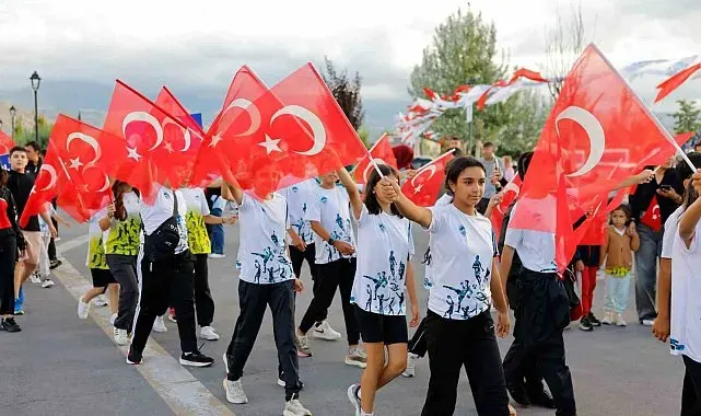 Başkan Büyükkılıç, gençlerin coşkusuna ortak oldu