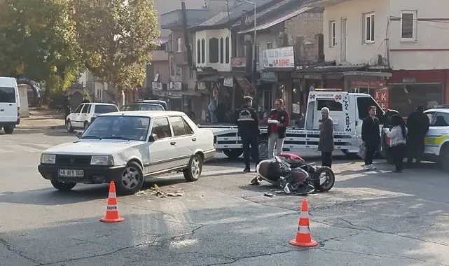 Ters yönden gelen otomobil motosiklete çarptı: 1 ölü