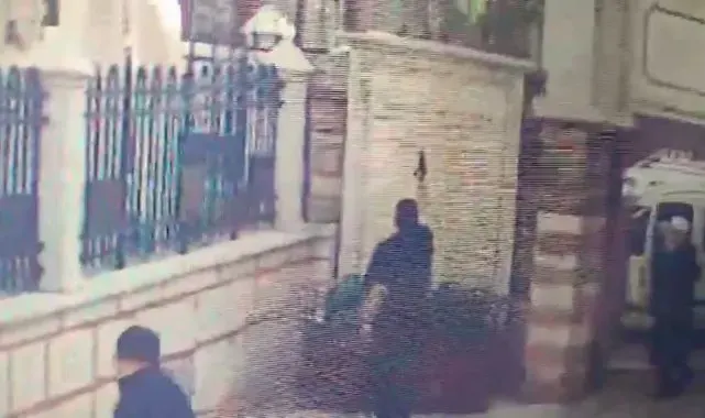 Fatih'te cami avlusunda havaya ateş açan şüpheli Üsküdar'da yakalandı