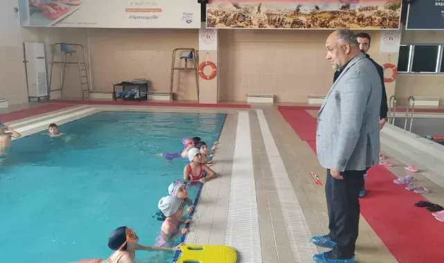 Afyonkarahisar'da 'Yüzme Bilmeyen Kalmasın' projesi devam ediyor