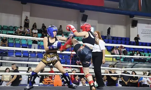 18. İller Arası Zafer Kupası Kick Boks Şampiyonası Kütahya'da gerçekleştirildi