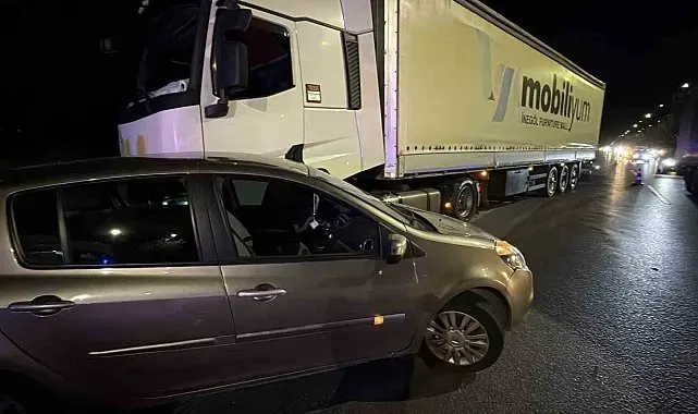 Tır otomobile çarpmasıyla maddi hasarlı kaza meydana geldi