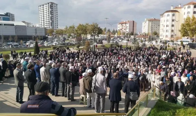 Kastamonu'dan kutsal topraklara giden umreciler dualarla uğurlandı