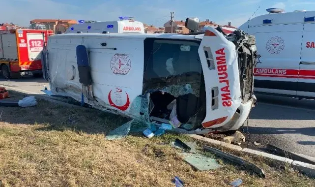 Ambulans kaza yaptı: 7 yaralı