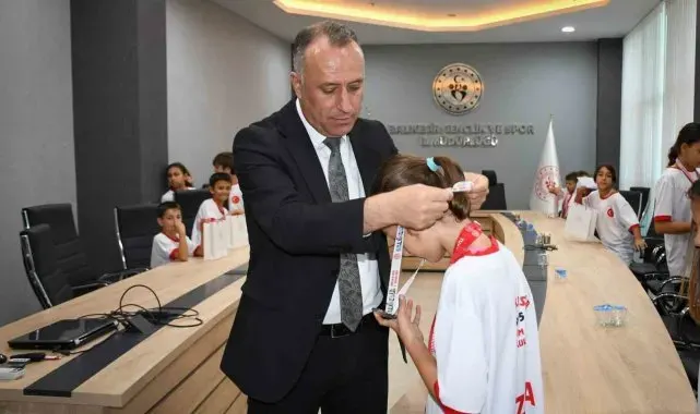 Taekwondo ve Yüzme Sporcuları, Balıkesir'de Ödüllendirildi