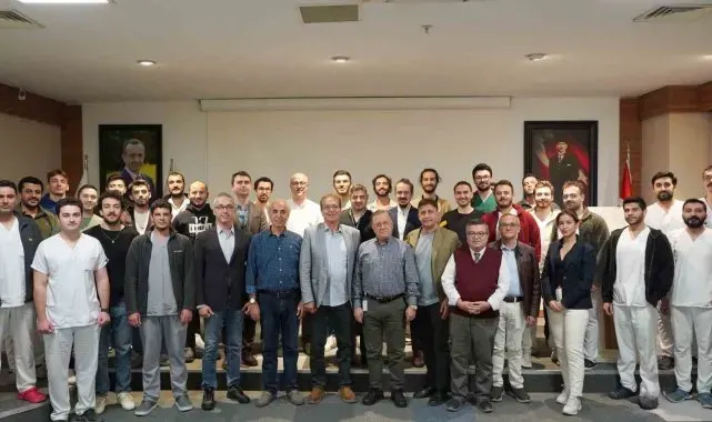 İEÜ Medical Point'te ortopedi zirvesi