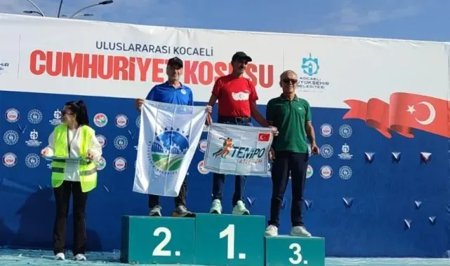 Sakaryalı atletler Cumhuriyet Koşusu'ndan madalyalarla döndü