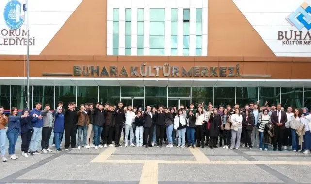 Başkan Aşgın, kültür merkezindeki gençlerle buluştu