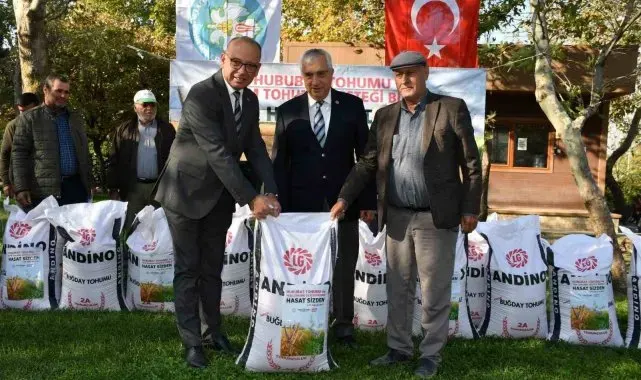 Manisa Büyükşehir'in tohum desteği devam ediyor