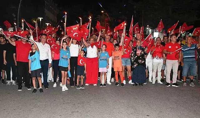 Kemer'de 30 Ağustos fener alayı coşkusu