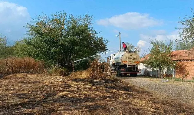 Otluk alanda çıkan yangın köy evlerine sıçramadan söndürüldü