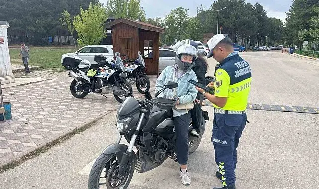 Jandarmadan motosiklet sürücüsü denetimi ve eğitim faaliyeti