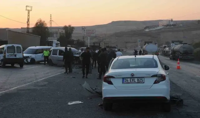 Cizre'de 4 aracın karıştığı zincirleme trafik kazasında 2 kişi yaralandı