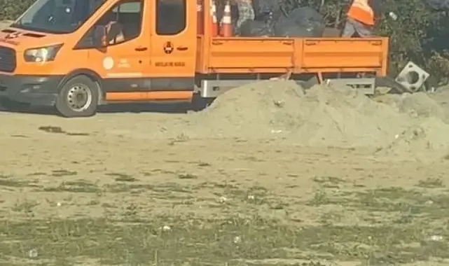 Karayolları Genel Müdürlüğüne bağlı ekipler torbalar dolusu çöpü ormana attı